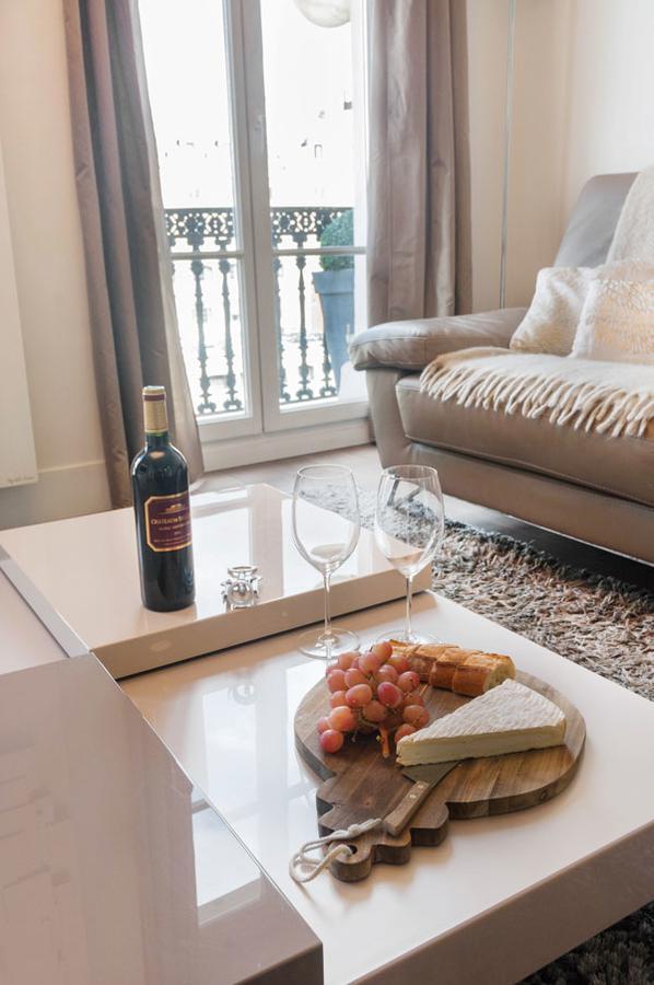 Two Bedroom Luxury Apartment - Balcony With View Of Notre Dame Parijs Buitenkant foto