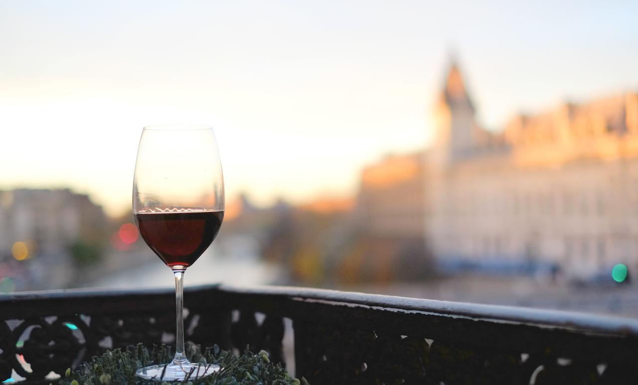 Two Bedroom Luxury Apartment - Balcony With View Of Notre Dame Parijs Buitenkant foto